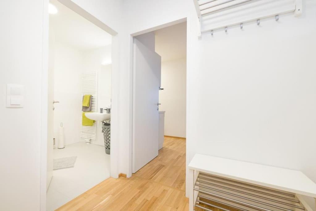 Premium City Apartment With Balcony! Free Garage Parking Included! Viyana Dış mekan fotoğraf