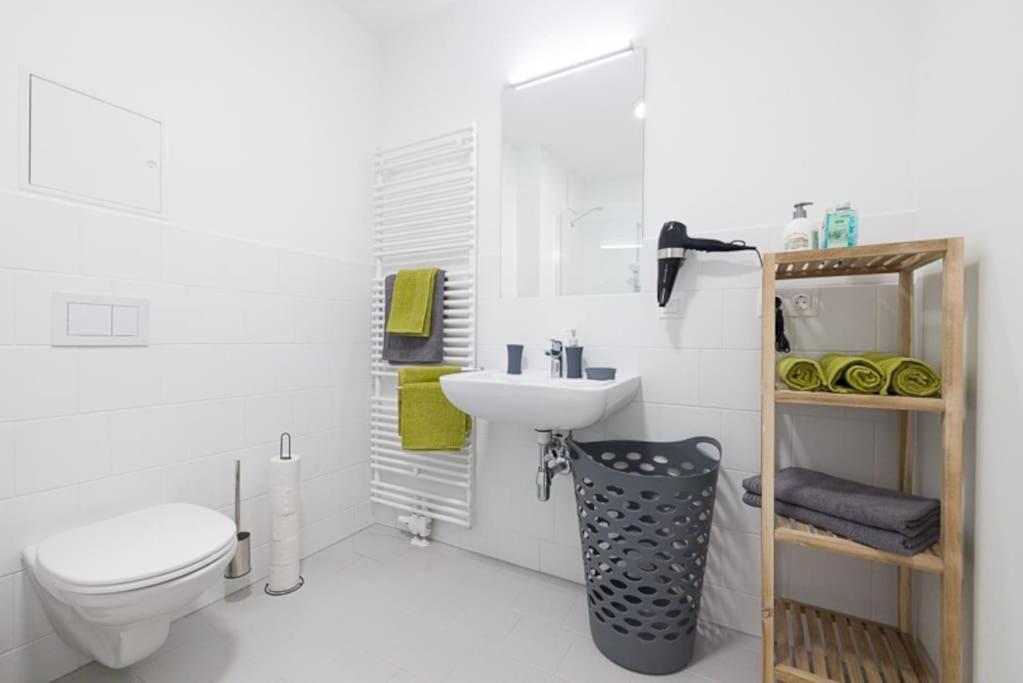 Premium City Apartment With Balcony! Free Garage Parking Included! Viyana Dış mekan fotoğraf